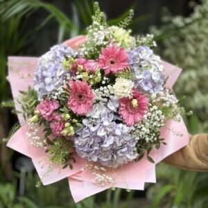 Ram d'hortènsies i altres flors